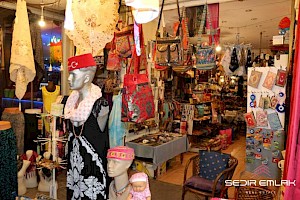 محل تجاري للبيع في مركز مدينة الانيا - alanya