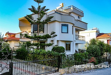 Spacious  depended sea view villa for sale in Alanya castle alanya 