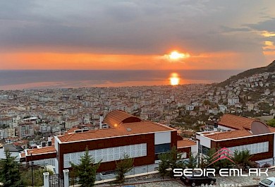 شقق دوبلكس تتمتع بإطلالة بحرية للبيع في موقع مميز من مدينة الانيا alanya 