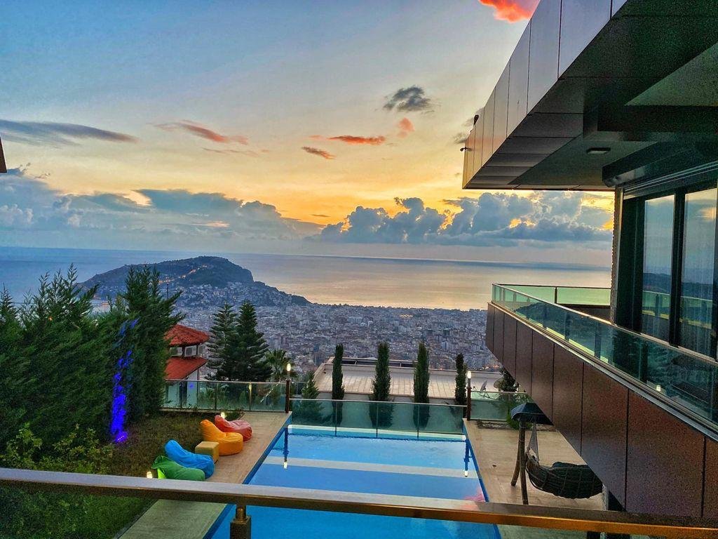  Alanya, 